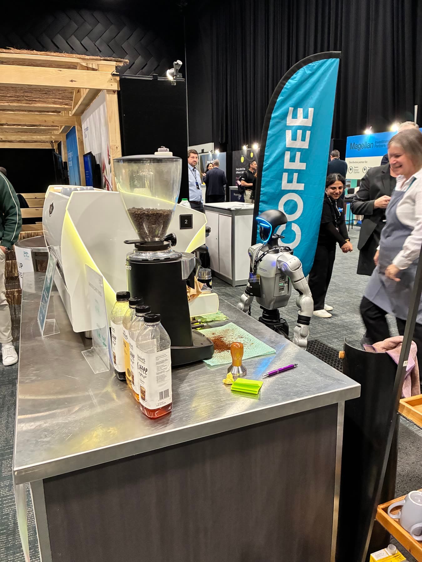 Drawing a crowd at an expo stand